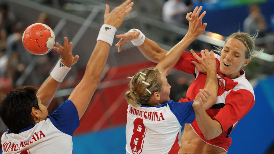 SUKSESS: H�ndballjentenes nye sjef Thorir Hergeirson �nsker at flere hjemme i Norge skal f� muligheten til � oppleve Gro Hammerseng og resten adet norske h�ndballandslaget.  Foto: AFP/SAEED KHAN