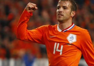 T�FF MOTSTAND:  Rafael van der Vaart og Nederland kan bli en h�ndfull for det norske laget i kveld. Foto: REUTERS