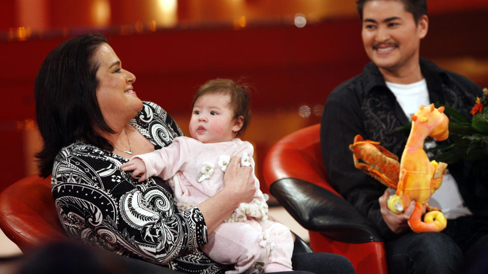 NYTT FAMILIEMEDLEM: Fra f�r av har �Den gravide mannen�, Thomas Beatie (35, til h�yre), f�dt Susan Juliette. N� har et guttebarn blittf�dt inn i familien. Foto: AP PHOTO/SCANPIX