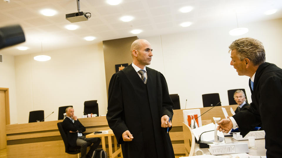 TORTUR-BILDER: Aktor Bj�rn Enoksen Ristesund fortalte i retten i dag at de fleste ungdommene i leiligheten poserte ved siden av torturofferet, og lot seg avfotografere &mdash; med tanke p� � legge bildene ut p� YouTube.&nbsp; Foto: H�kon Eikesdal