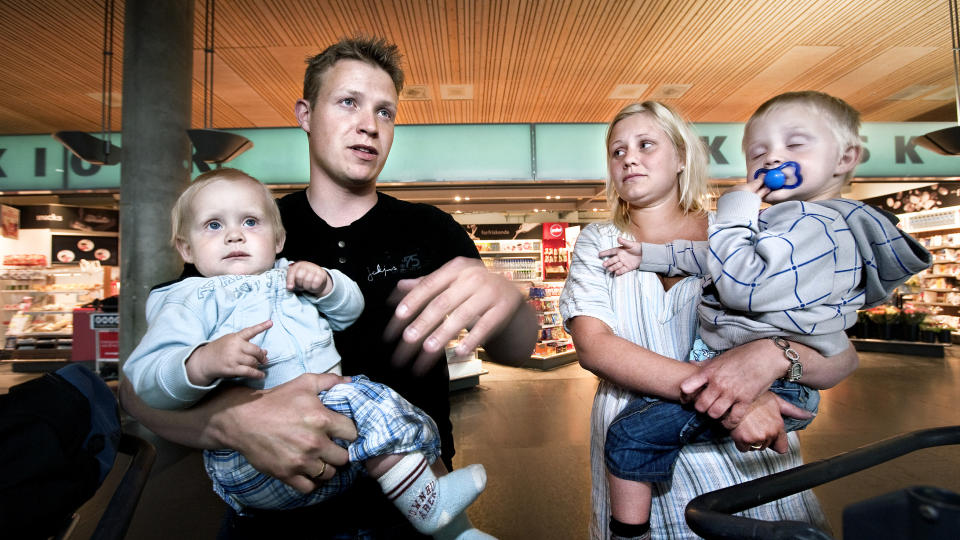 DRAMATISK FOR F�RSTEREISGUTTEN: Lille Oliver p� ti m�neder forsto heldigvis lite av dramatikken ombord p� IWD 6201 -flighten fra Las Palmas i dag tidlig, sammen med pappa Kim Andr� Thorvaldsen, mamma Madeleine Foldvik og storebror Kasper p� to og et halvt �r.