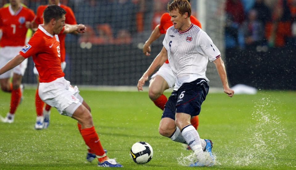 IKKE KULE: John Arne Riise og det norske landslaget er verken kynsik effektive eller kule for tida, mener Esten O. S�ther. Foto: Erlend Aas, Scanpix