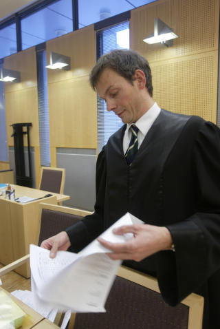 LEDER ETTERFORSKNINGEN: Statsadvokat Petter Mandt mener det er skjellig grunn til mistanke i saken. Foto: Terje Bendiksby / SCANPIX .