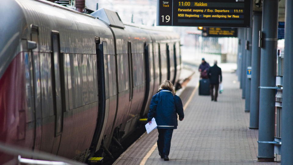 ALT ST�R: En jordingsfeil f�rer til full stans i all togtrafikk fra og til Oslo S. Arkivfoto: SCANPIX