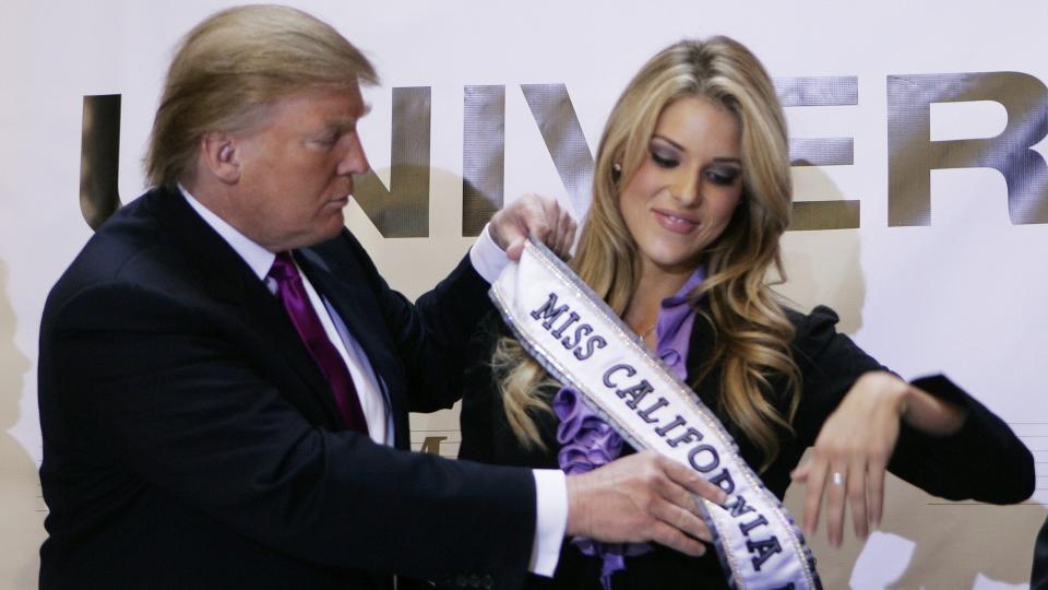  SPARKET: Miss California har f�tt sparken fordi hun skal ha brutt kontrakten - i f�lge Trump skal hun ha behandlet folkene rundt seg sv�rt d�rlig. Her fra k�ringen av Miss California. Foto: Scanpix