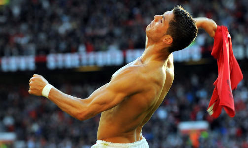 KASTER UNITED-TR�YA: Cristiano Ronaldo f�r det som han vil, Real Madrid f�r det som de vil, og Manchester United f�r et lastebillass med penger. N� starter kampen om �ren for tidenes overgangsavtale. Foto: Andrew Yates, AFP/Scanpix