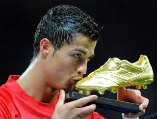 TOPPSCORER: Ingen var mer giftig foran m�l enn Ronaldo i fjor�rssesongen. Foto: 
AFP/ANDREW YATES