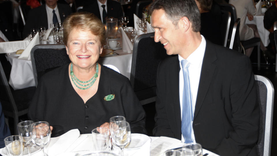 GODE VENNER: Tidligere statsminister Gro Harlem Brundtland og statsminister Jens Stoltenberg p� feiringen av Arbeiderpartiets landsm�te i Oslo i v�r. 
Foto: Lise �serud / SCANPIX
