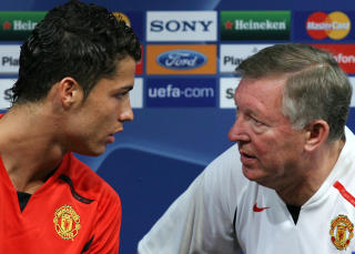 INGEN ST�RRE ENN KLUBBEN: Sir Alex Ferguson har tradisjon for � kvitte seg med spillere som setter seg over laget. Foto: AP