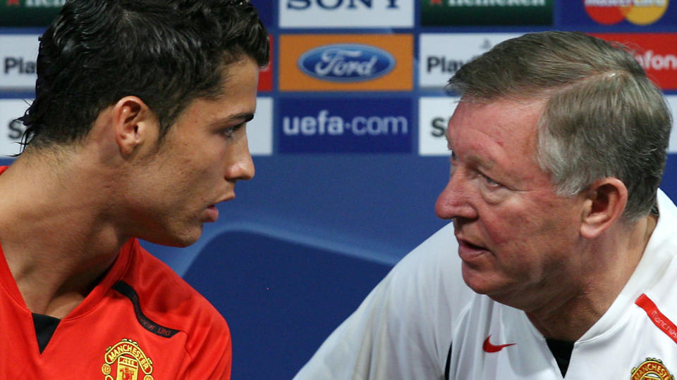 HVEM SKAL ERSTATTE RONALDO? Manchester United-manager Alex Ferguson f�r en umulig jobb n�r han skal hente en ny angriper, mener Sky Sports-eksperten. Foto: AP/Steven Governo