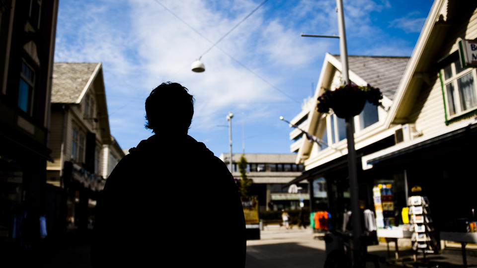 TILTALT: Den tiltalte 18-�ringen (bildet) har drukket �l med torturofferet (16). Torturofferet sa til ham at han kanskje kunne tilgi, men aldri glemme, det som skjedde. Foto: H�kon Eikesdal