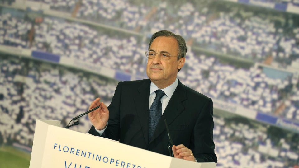 BRUKER PENGER: I en tid hvor de fleste klubber sliter med �konomien, bruker Florentino Perez og Real Madrid mer penger enn noen gang. N� ber Barcelona forklare hvor alle pengene kommer fra. Foto: AFP