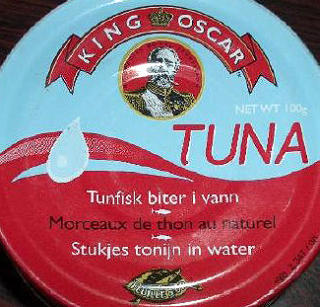 SKUMMEL TUNFISK: Selv etter at den er lagt p� boks, biter tunfisken.Foto: AMO (Astronomer mot orddeling)