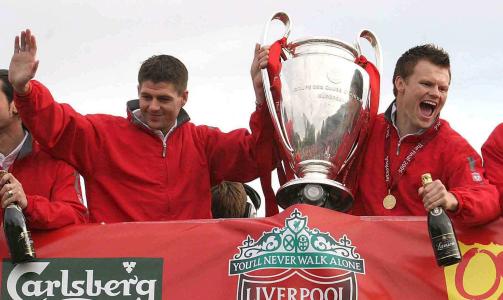 OMTALT MEDALJE: John Arne Riise og Liverpool vant verdens gjeveste klubbturnering i mai 2005, men medaljen har f�tt kj�rt seg i ettertid. Foto: SCANPIX/EPA/JULIE HOWDEN