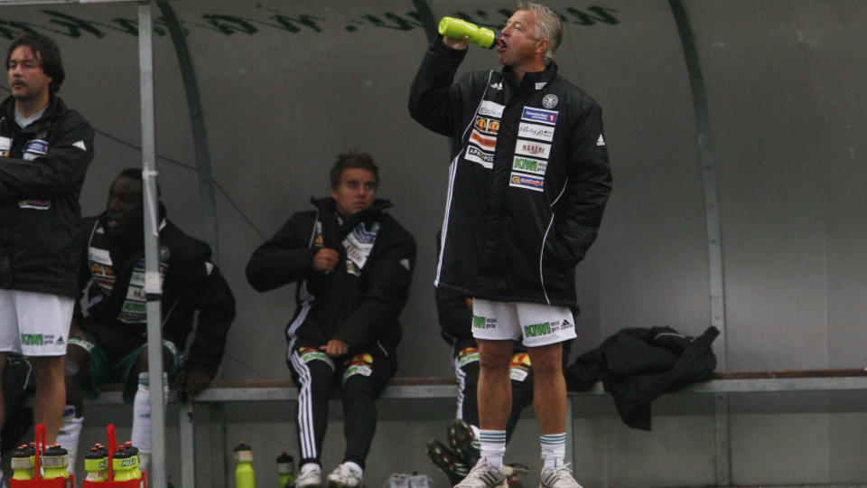 SLUTTER: Hovedtrener Arne Erlandsen (t.h.) har i dag blitt enig med HamKam om � avslutte samarbeidet, skriver Hamar Arbeiderblad. If�lge avisa overtar assistenttrener Vegard Skogheim (t.v.) styringen av laget. Foto: Geir Olsen, Scanpix