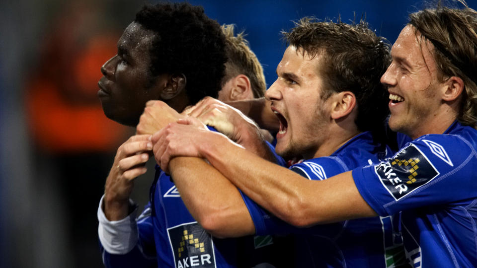 M�LFARLIG: Mame Biram Diouf (t.v.) ligger p� scoringstoppen i Tippeligaen denne sesongen. N� har lillebroren Mame Mbar (18) f�tt kontrakt med klubben etter � ha pr�vespilt de siste m�nedene. Foto: Cornelius Poppe, Scanpix