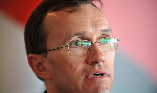  SJEKKET ANDRES NETTVANER:  Forsvarets sikkerhetstjeneste (FOST) har ikke lov til � kartlegge nettbruken utenfor Forsvarets rekker, fastsl�r statssekret�r Espen Barth Eide i Forsvarsdepartementet. Foto: AP/SCANPIX.