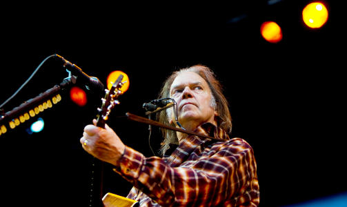 MANGE GAMLE L�TER: P� Neil Youngs settliste i Frognerbadet i kveld. 
Foto: Heiko Junge / SCANPIX