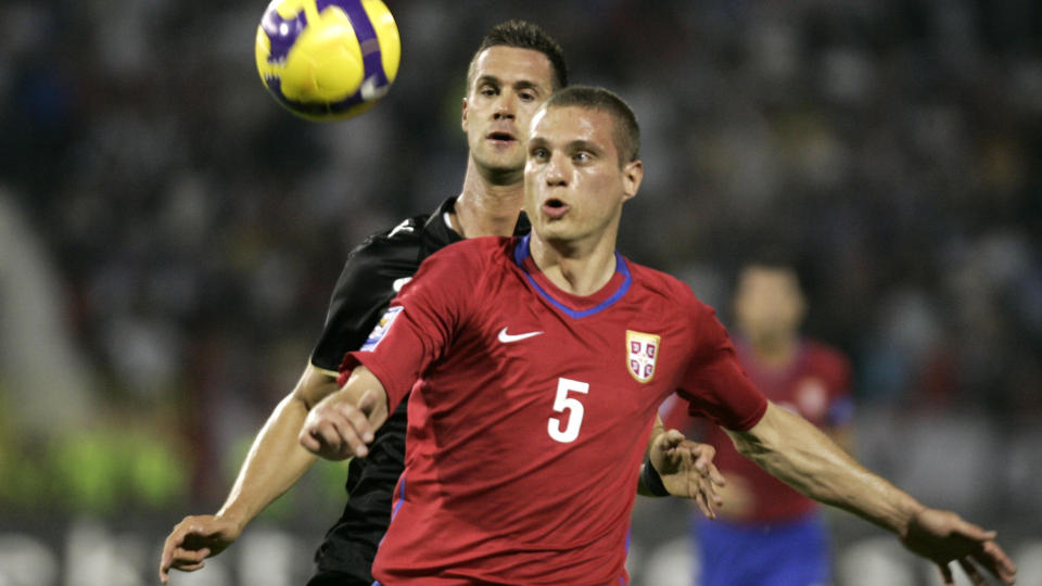 P� �RETS LAG I PREMIER LEAGUE: Nemanja Vidic, her for Serbia mot �sterrike, kobles til Barcelona i dag. Foto: AP/Darko Vojinovic