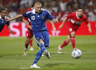 KJ�PES? Karim Benzema ble matcvinner for Frankrike mot Tyrkia for ei uke siden. Foto: EPA/GUILLAUME HORCAJUELO