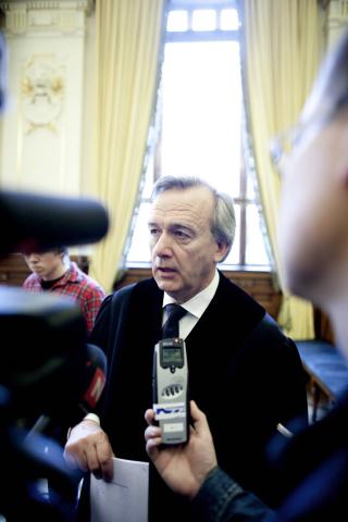 TAR SAKEN TIL H�YESTERETT: Riksadvokat Tor-Aksel Busch varsler at han vil ta drapsfors�ksaken inn for lagmannsretten p� nytt etter at dommen ble opphevet. Foto: Sveinung Uddu Ystad