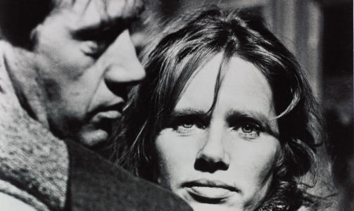 MED LIV: David Carradine i The Serpent's Egg fra 1977. Foto: Stella Pictures