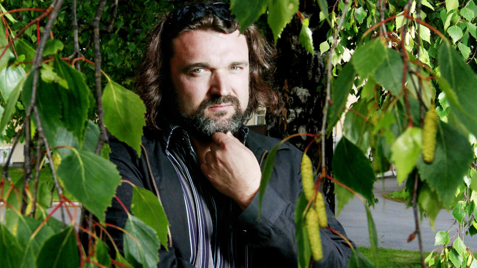 AKSJONERER MOT PSYKIATRIEN: Hank von Helvete er rasende over p�stander over at han er styrt av scientologer. N� g�r han til angrep p� Olav Gunnar Ballo. FOTO: SIV SEGLEM