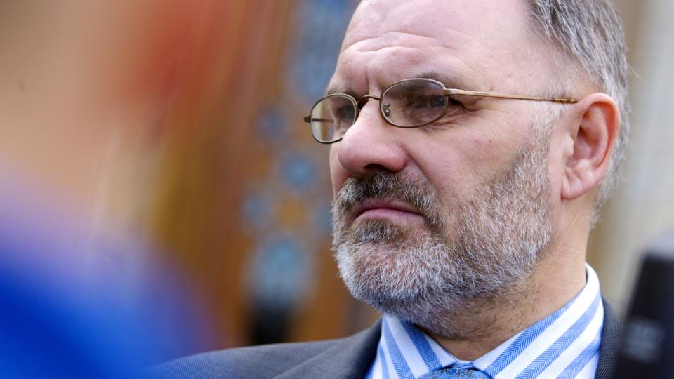 HARDT UT:
Lege og SV-politiker Olav Gunnar Ballo mener det er h�yst kritikkverdig at Folkehelseinstituttet (FHI) har skapt en uro blant befolkningen n�r det gjelder svineinfluensa. Han er kritisk til at syke som f�lger av dette blir avvist p� legevakten i frykt for smittefare. Foto: Kyrre Lien / SCANPIX