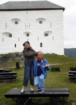 MARATONTEATER: Berit Rusten i Panter Tanter og regikonsulent Karstein Solli under �vingen p� den 20 timer lange Dante-forestillingen. Foto: Tom E. �sthuus.