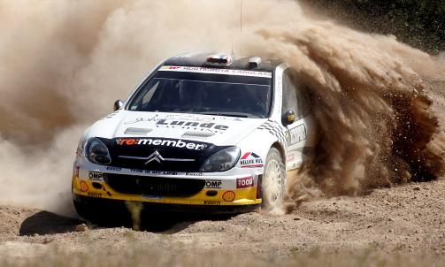 epa01759140 Petter Solberg of Norway driving his Citroen Xsara in the SS 2 of Acropolis Rally of Greece 2009, in Thiva, 70 km north of Athens, Greece, 12 June 2009.  EPA/ORESTIS PANAGIOTOU