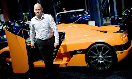 TOPPSJEF: Christian von Koenigsegg er administrerende direkt�r i Koenigsegg Group, og eier ogs� deler av gruppen, men det spekuleres i hvem de andre eierne er. N� kan de komme til � trekke seg. Foto: Scanpix