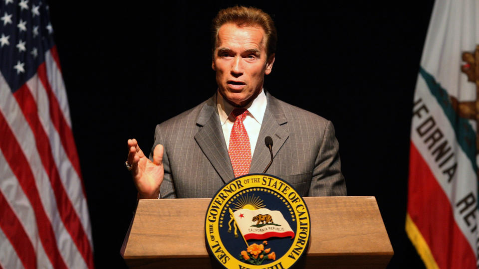 HAR IKKE PENGER: Guvern�r i California, Arnold Schwarzenegger, holder en tale fredag. Staten California begynner � g� tom for penger og et budsjettsunderskudd p� 151 milliarder kroner skaper hodebry for den tidligere filmstjernen.   David McNew/Getty Images/AFP
