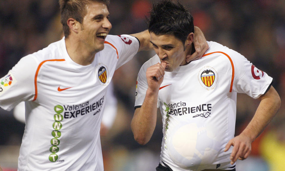 SVANGER MED MANGE M�L: David Villa (t.h.) er en m�lgarantist. Det er en egenskap Real Madrid verdsetter til over 350 millioner kroner, skal man tro klubbens �hoffpublikasjon�, Marca.Foto: SCANPIX/REUTERS/Heino Kalis