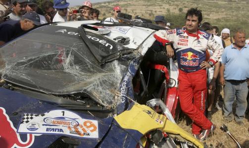 UTE AV DANSEN: Sebastien Loebs kartleser Daniel Elena m� oppgitt konstatere at duoen er ute av Rally Akropolis etter en skogtur som �dela bilen.Foto: REUTERS/Icon