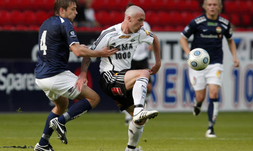 KORT SVEIS OG LANGE SKUDD: En for anledningen snaubarbert Rade Prica vartet opp med flere gode slutt. Men f�rst helt p� tampen fikk han fulltreff og gjorde 3-0 for Rosenborg. Foto: Gorm Kallestad, Scanpix