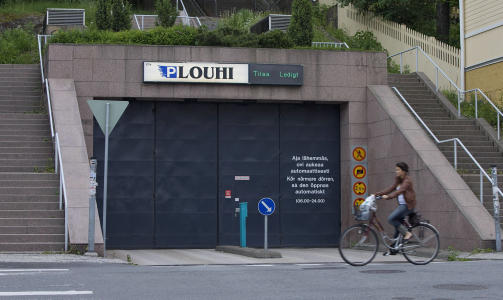 L�SEPENGER BLE AVLEVERT HER: Ved denne garasjen i Turku ble det funnet en stor sum penger bare timer f�r Nurminen ble funnet. Pengene knyttes til kindnappingssaken. Foto: AFP/LEHTIKUVA/SCANPIX