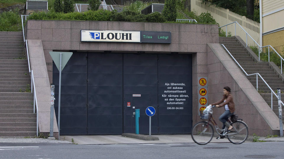 MILLIONBEL�P: If�lge Expressen.se skal det ha blitt utbetalt et millionbel�p for at kidnapperen skulle frigi den 26 �r gamle milliard�rdatteren. L�sepengene ble senere funnet i dette parkeringshuset. Foto: AFP/SCANPIX