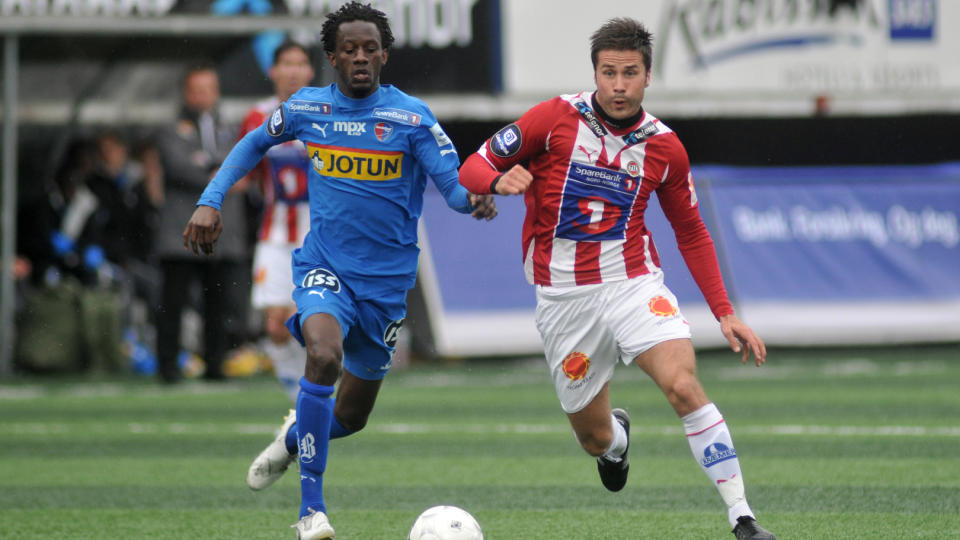 POENGDELING:  TILs Lars Iver Strand i duell med Sandefjords Ebrima Sohna under eliteseriekampen i fotball mellom Troms� og Sandefjord.
Foto: Rune Stoltz Bertiniussen / SCANPIX
