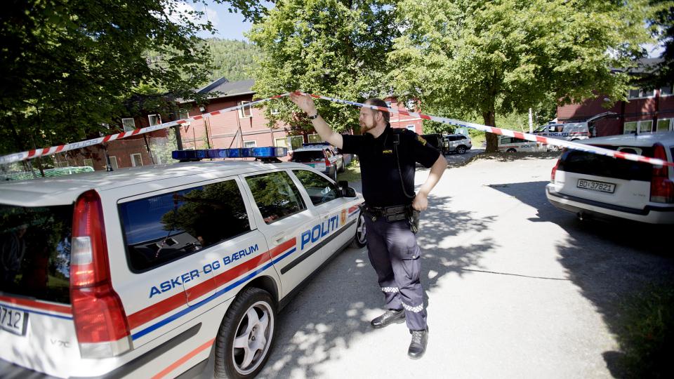 SKJ�T P� ASYLMOTTAK: I juli i fjor ble det skutt mot et asylmottak p� Hvalstad i Asker. En advokat har innr�mmet at det var han som skj�t.
Foto: Stian Lysberg Solum / SCANPIX