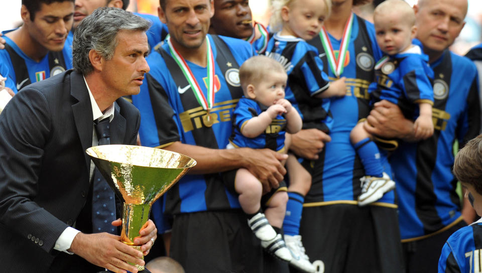 HENTER GAMLE KJENTE: Mourinho har suksess overalt. N� henter han sannsynligvis Chelsea-duoen Carvalho og Deco for � lykkes i Champions League med Inter.  Foto: AFP/GIUSEPPE CACACE
