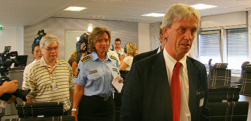 NEKTER STRAFFSKYLD: Siktedes forsvarer, advokat Knut Lindboe, sier at hans klient stiller seg fullstendig uforst�ende til siktelsen og at han synes p�gripelsen i dag tidlig var absurd. Foto: Hans-Martin Th�mt Ruud