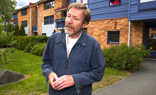 NABO I SJOKK: Nabo Morten Sandbakken kan ikke fatte at det er en mann i nabolaget som er p�grepet. Foto: HENNING LILLEG�RD
