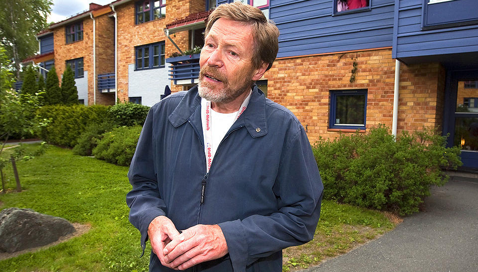 - UTSL�TT: Nabo Morten Sandbakken ble sjokkert da han i kveld fikk h�re at naboen hans er p�grepet for drapet p� en annen nabo - Vegard Bjerck. Foto: HENNING LILLEG�RD