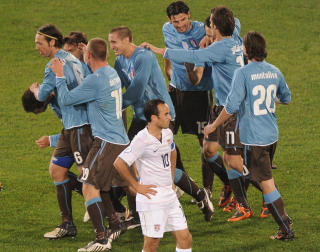 SNUDDE: To scoringer av Rossi og ett av De Rossi s�rget for italiensk seier.Foto: SCANPIX/AFP PHOTO / VINCENZO PINTO