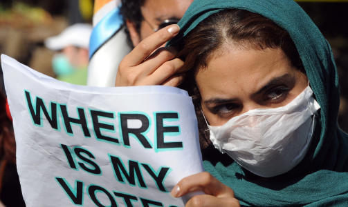 - HVOR ER MIN STEMME? En iransk kvinne protesterer mot valget. Foto: TIZIANA FABI/AFP