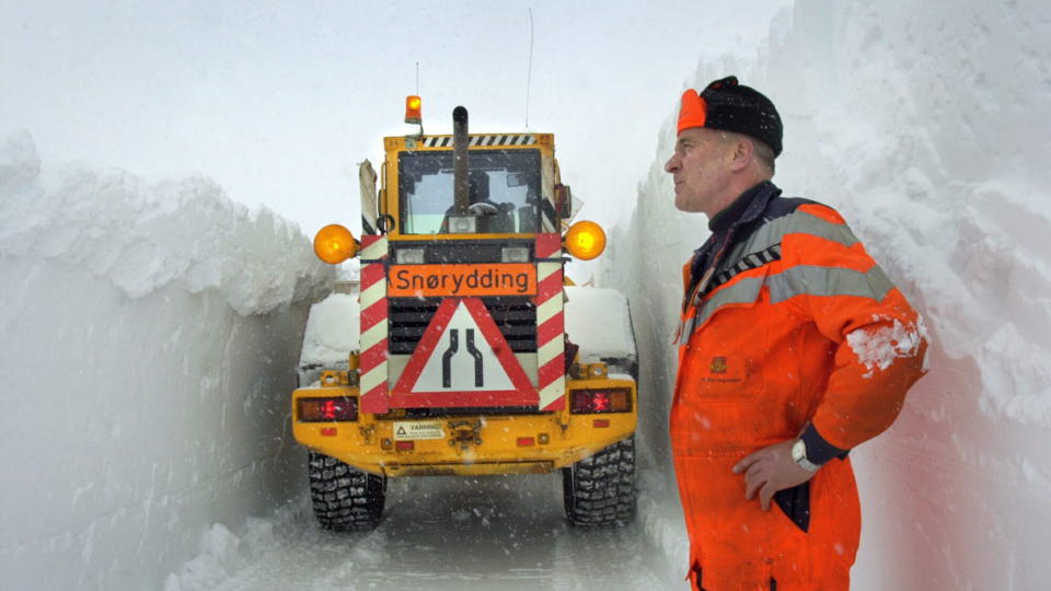 OFFENTLIG SEKTOR: Det karikerte bildet av offentlig sektor er veiarbeideren som henger passivt over spaden sin og slapper av. Men en dansk unders�kelse viser at det er nettopp i offentlig sektor flest rammes av stress.Foto: FRIDGEIR WALDERHAUG