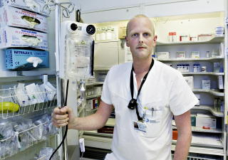 VERST I HELSESEKTOREN:Unders�kelsen viser at hjemmehjelpsansatte, sosial- og helseansatte, kantineansatte og rengj�ringspersonale i de offentlige institusjonene er mer stresset enn �vrige l�nnsmottakere.Foto: NINA HANSEN