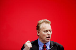 NYVALGT AP-LEDER: Raymond Johansen ble valgt til ny partisekret�r under Arbeiderpartiets landsm�te i Folkets Hus i april. Foto: Foto: Sara Johannessen / SCANPIX