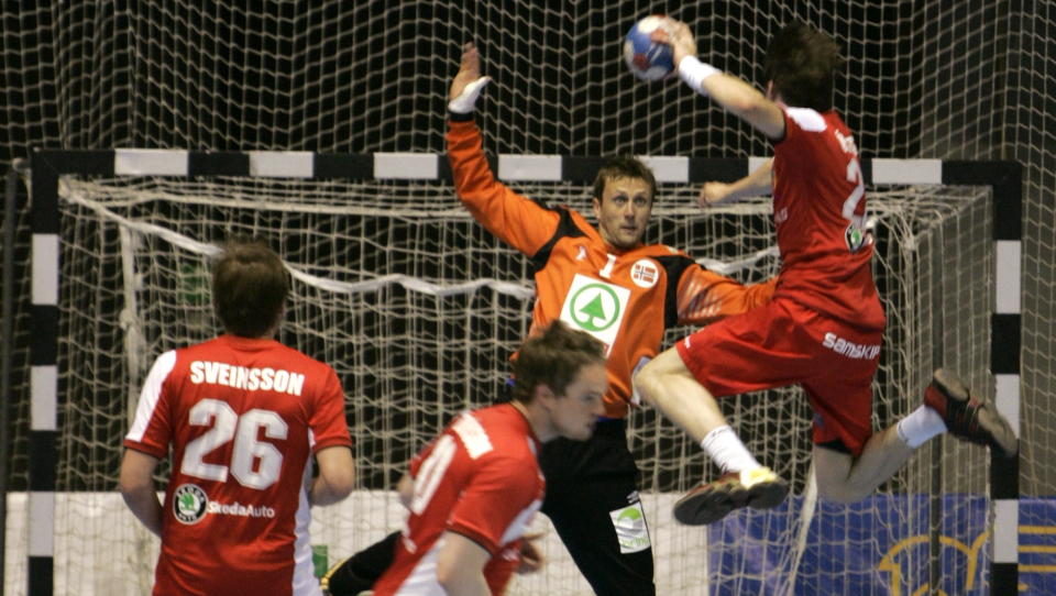 P� VEI MOT EM: Steinar Ege og de norske h�ndballgutta b�r sikre seg EM-billetten i morgen, n�r de m�ter Estland i Trondheim. Foto Ingolfur Juliusson / SCANPIX