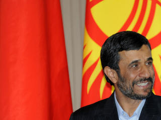 ST�R P� SITT: Irans president Mahmoud Ahmadinejad nekter � ha jukset i valget. Foto: Scanpix